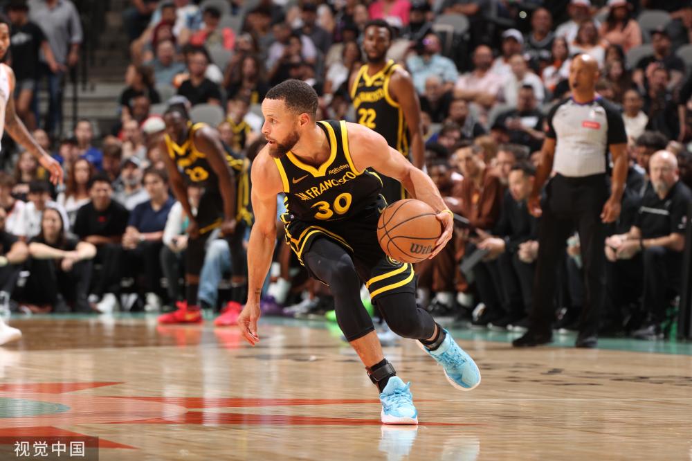 在这个背景 在这个背景